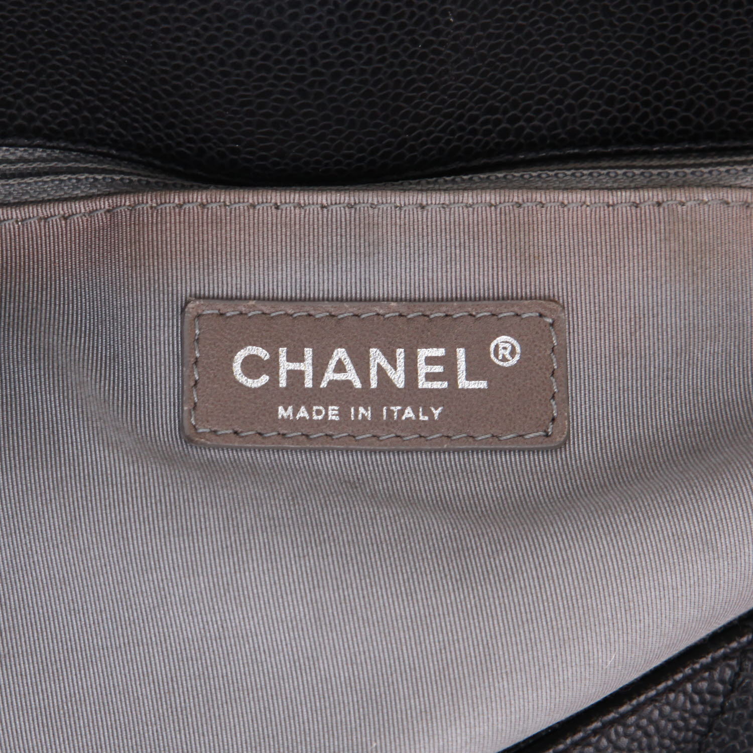 Sac cabas Chanel  Grand Shopping en cuir grainé matelassé noir - Detail D2