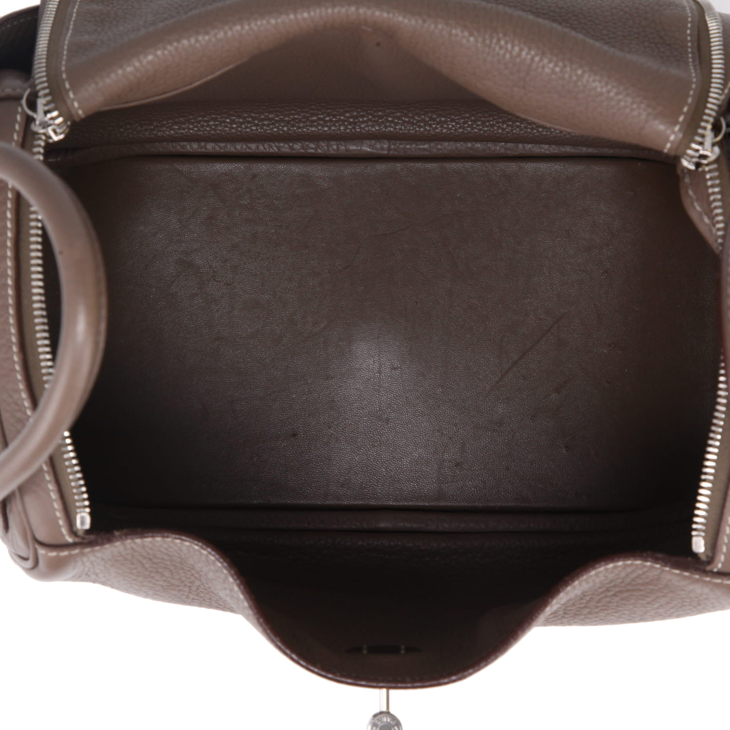 Hermès  Lindy 30 cm handbag  in etoupe togo leather - Detail D3
