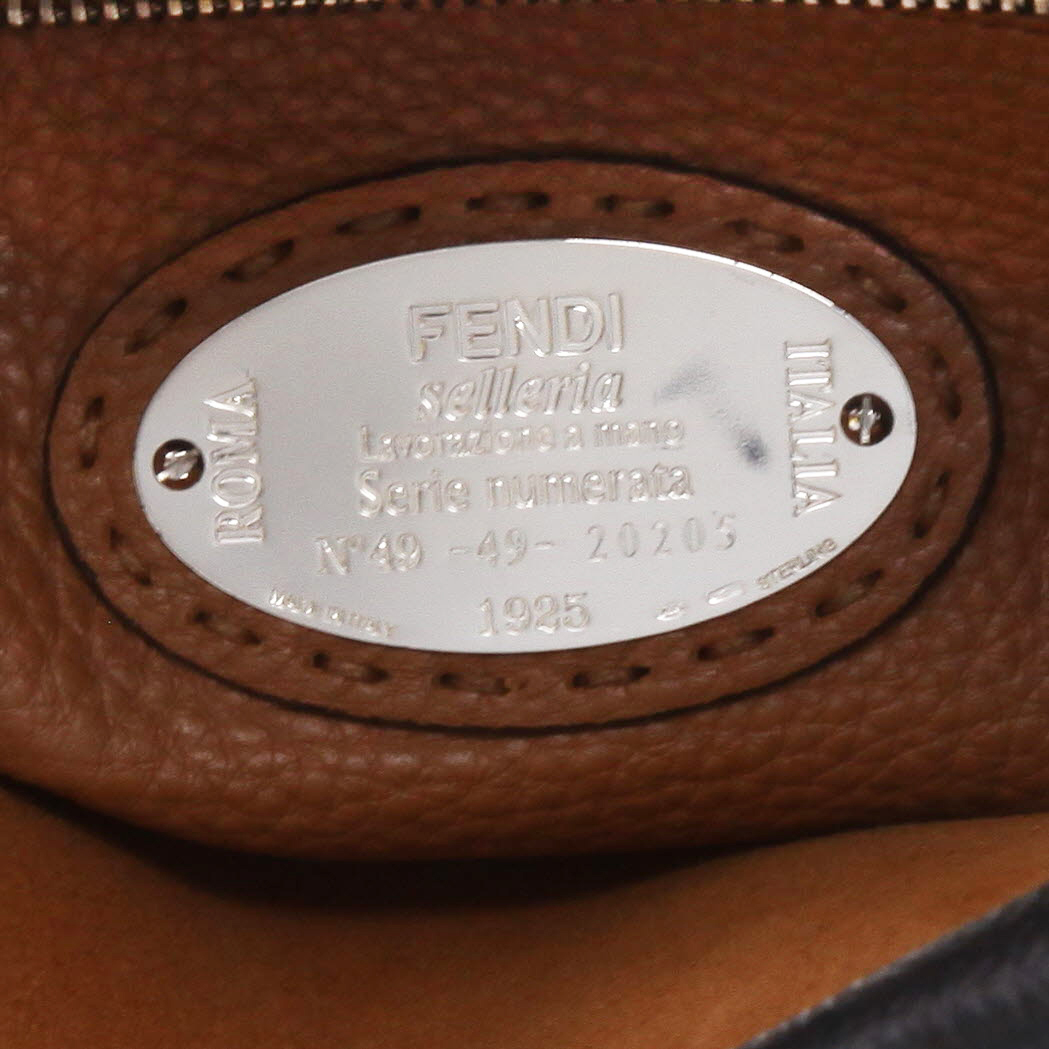 Borsa Fendi  Peekaboo in pelle martellata nera - Detail D2