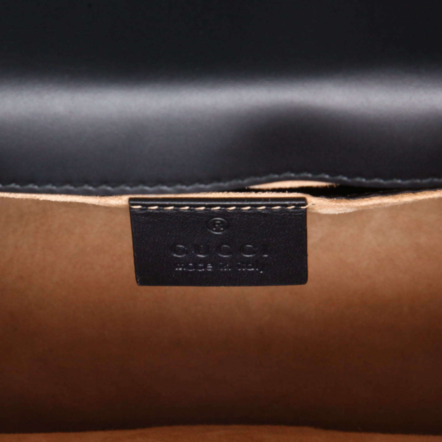 Bolso bandolera Gucci  Sylvie en cuero negro - Detail D2