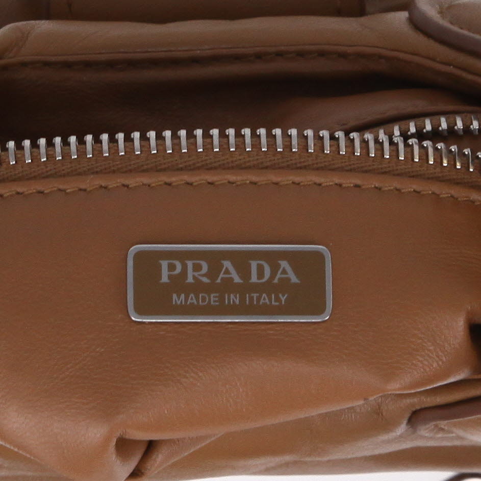 Borsa a tracolla Prada  Moon in pelle marrone - Detail D2