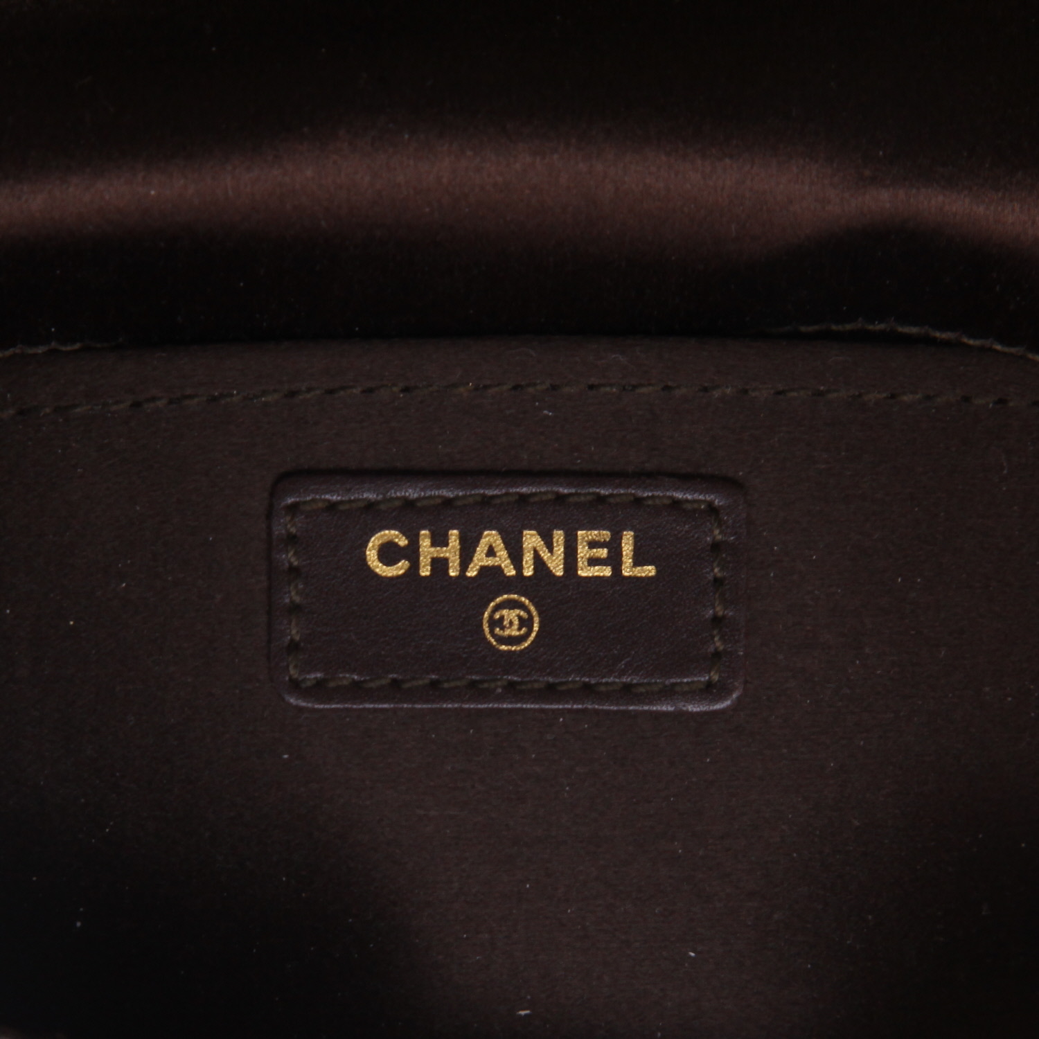 Sac bandoulière Chanel  Choco bar en satin marron - Detail D2