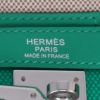 Bolso de mano Hermès  Kelly 32 cm en tejido "H" verde y beige y cuero verde - Detail D2 thumbnail