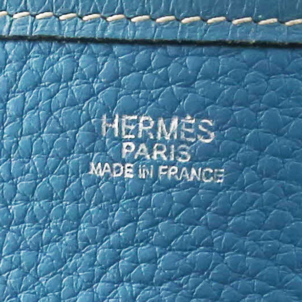Bolso bandolera Hermès  Evelyne en cuero taurillon clémence azul - Detail D2