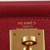 Borsa Hermès  Kelly 28 cm in pelle Courchevel rossa - Detail D2 thumbnail