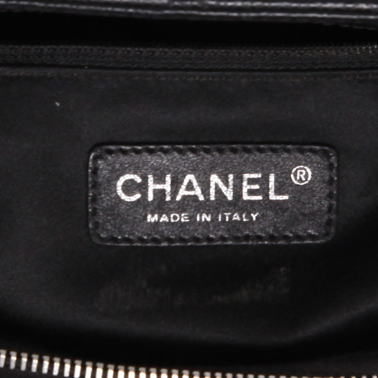 Bolso Cabás Chanel  Shopping GST en cuero granulado acolchado negro - Detail D2