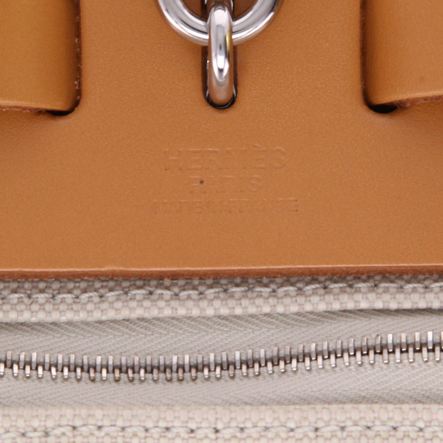 Hermès  Herbag bag worn on the shoulder or carried in the hand  in beige canvas  and Hunter cowhide - Detail D2