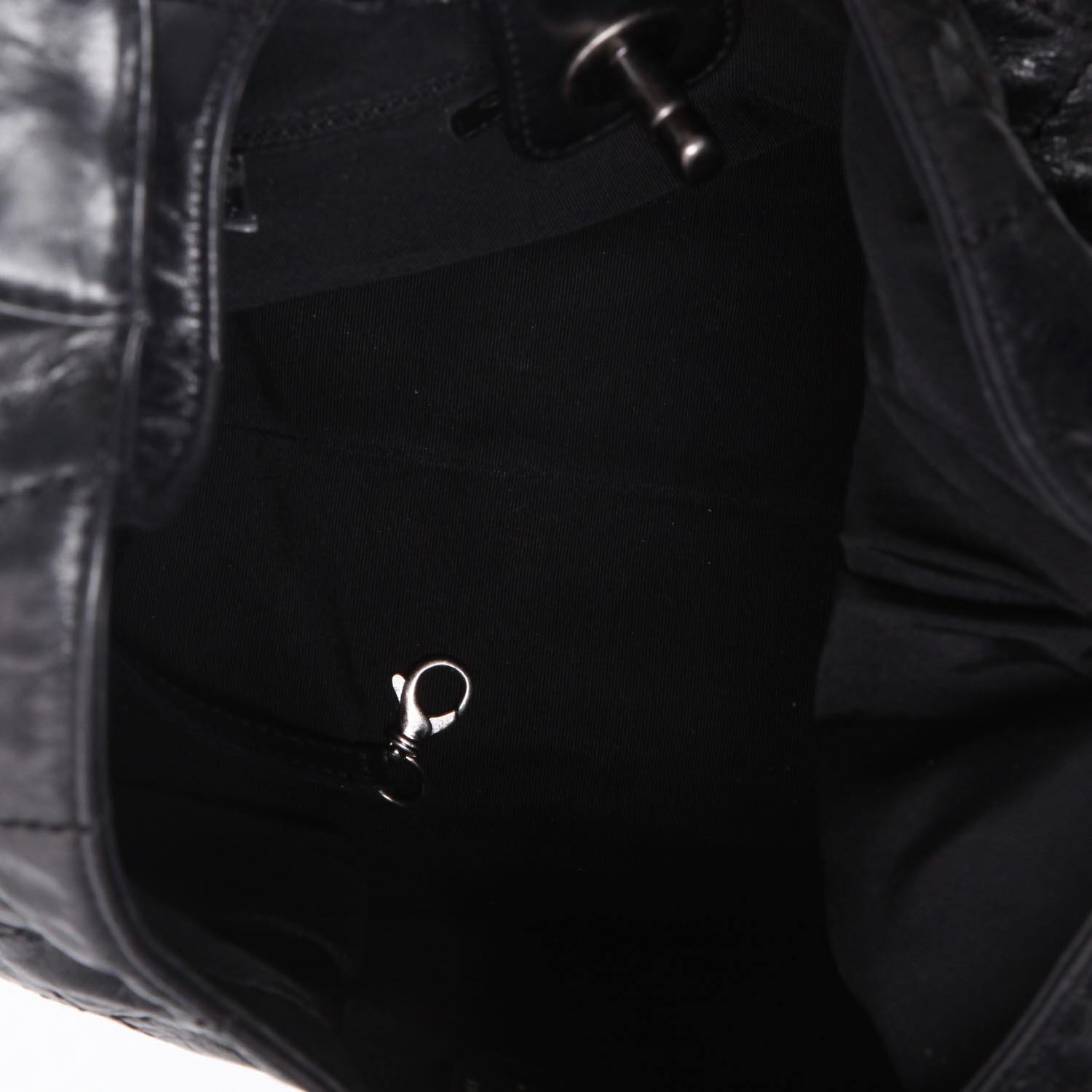 Chanel  Hobo handbag  in black quilted leather - Detail D3