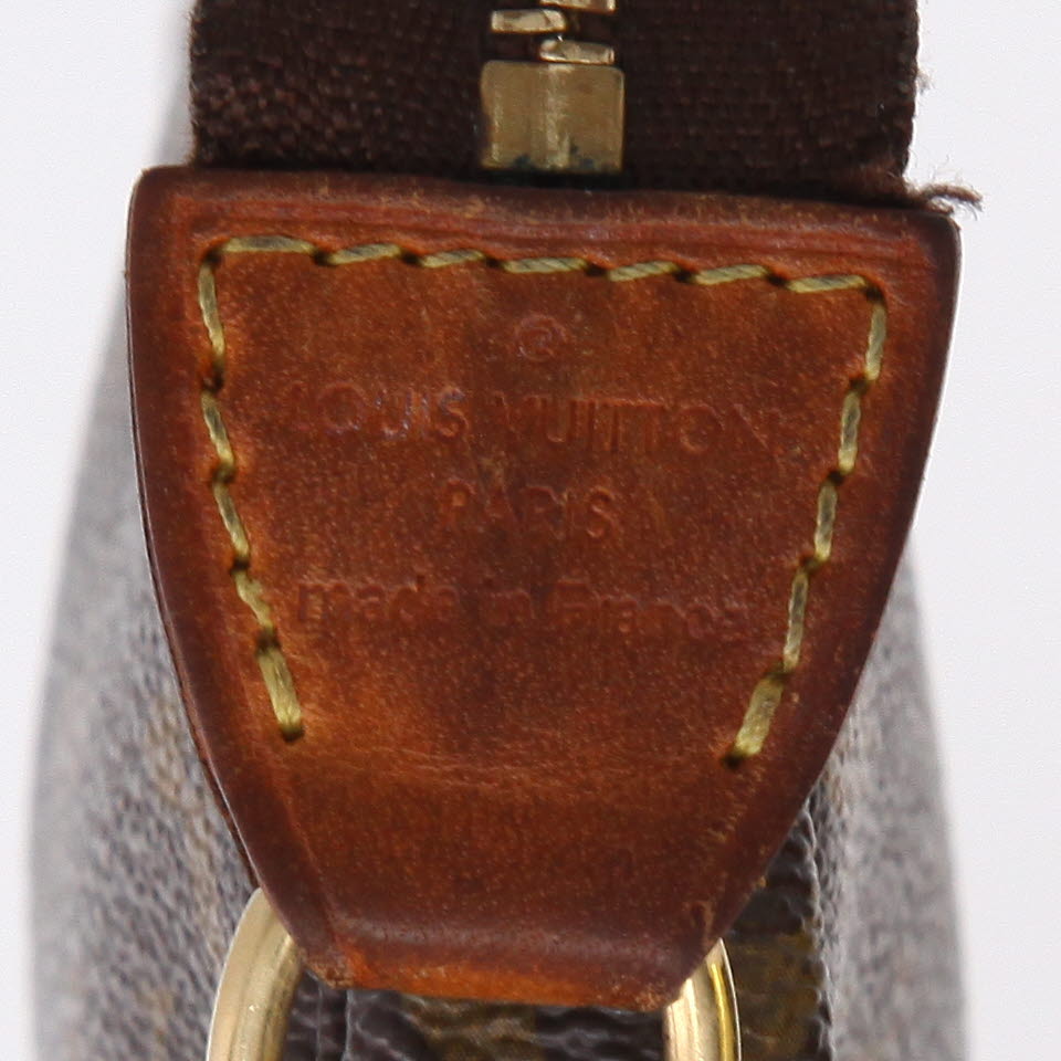 Bolsito de mano Louis Vuitton  Pochette accessoires en lona Monogram marrón y cuero natural - Detail D2