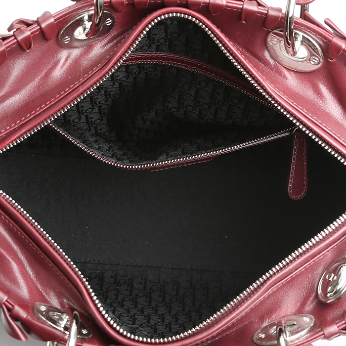 Sac à main Dior Lady Dior grand modèle en cuir cannage bordeaux - Detail D3