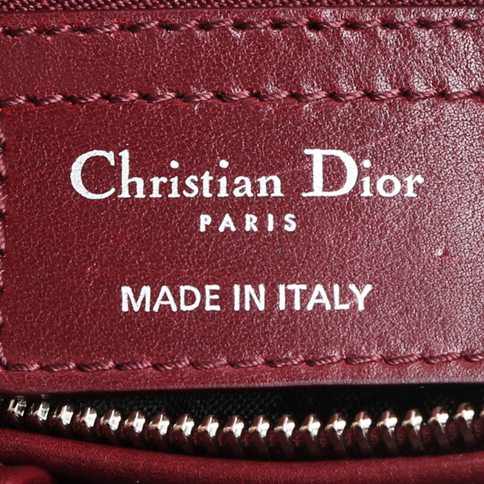 Sac à main Dior Lady Dior grand modèle en cuir cannage bordeaux - Detail D4