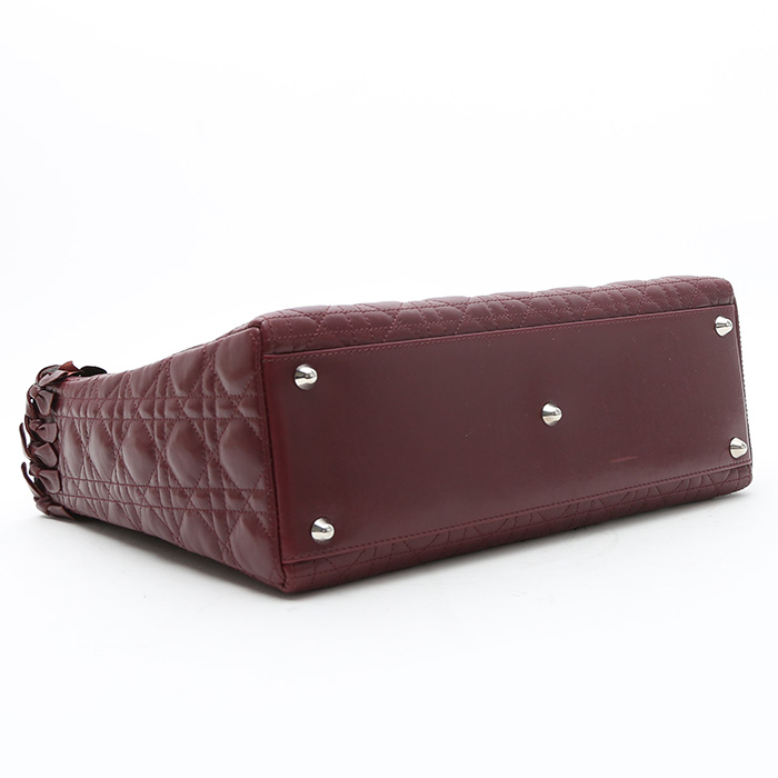 Sac à main Dior Lady Dior grand modèle en cuir cannage bordeaux - Detail D5