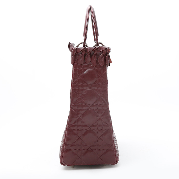 Sac à main Dior Lady Dior grand modèle en cuir cannage bordeaux - Detail D7