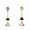 Bulgari Diva's Dream earrings in yellow gold, onyx and mother of pearl - 360 thumbnail
