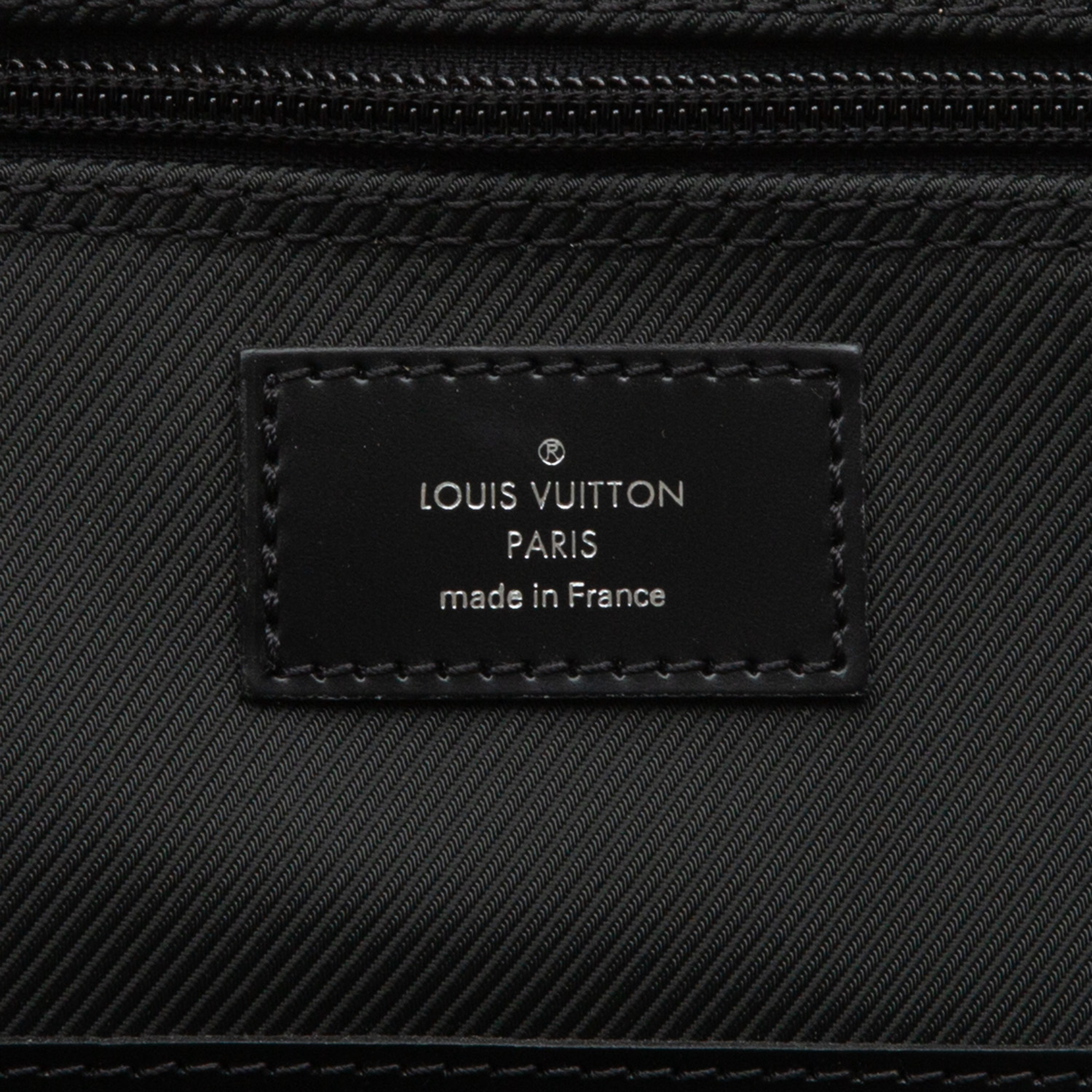 Louis Vuitton  Porte-habits in pelle taiga grigia - Detail D6