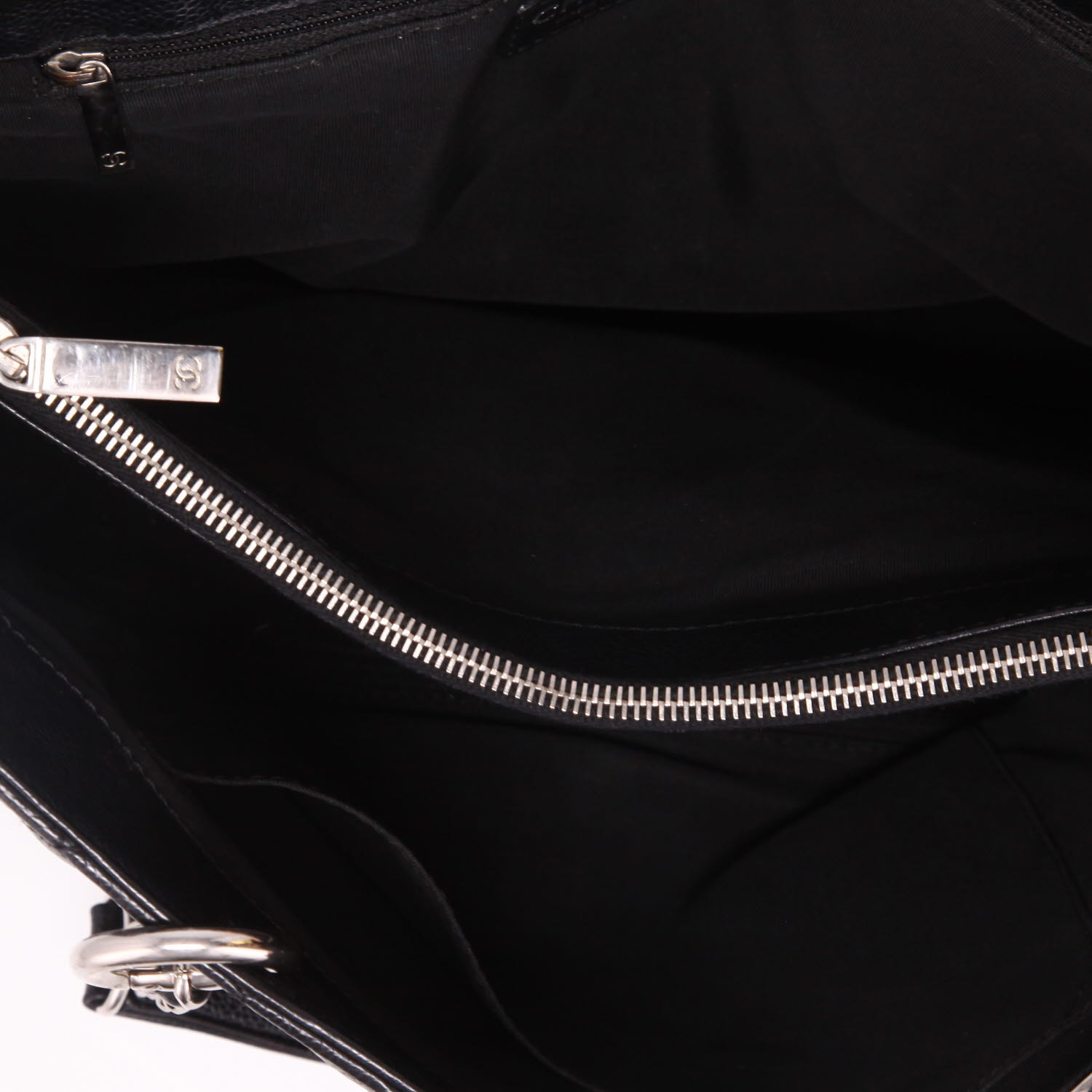 Borsa da spalla o a mano Chanel  Shopping GST in pelle martellata e trapuntata nera - Detail D3