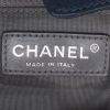 Chanel  Executive shopping bag  in blue oil grained leather - Detail D2 thumbnail