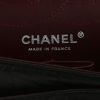 Bolso de mano Chanel 2.55 en cuero acolchado negro - Detail D2 thumbnail