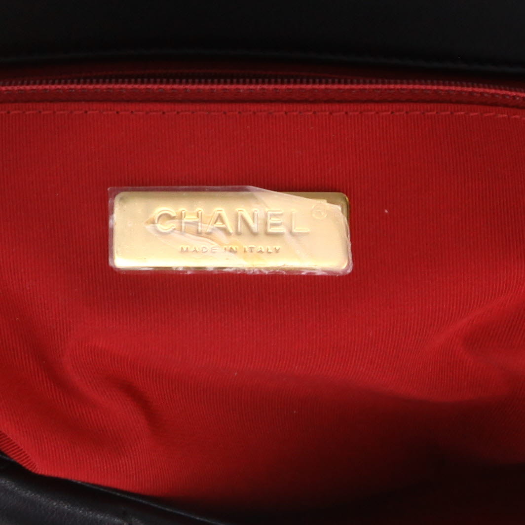 Sac bandoulière Chanel  19 grand modèle  en cuir matelassé noir - Detail D2