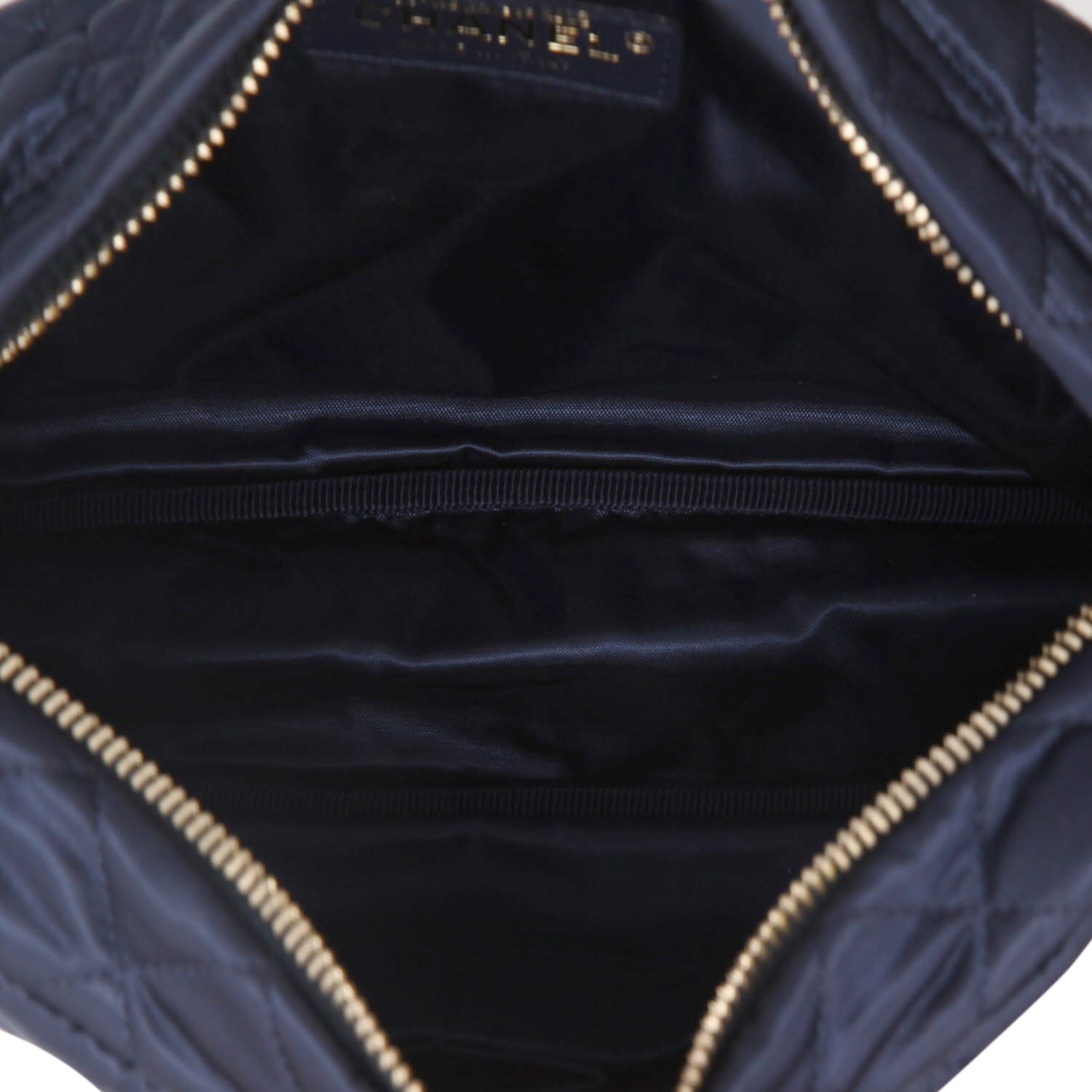Chanel  Camera shoulder bag  in blue satin - Detail D3