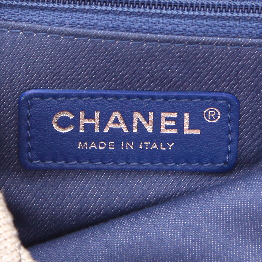 Bolso bandolera Chanel  Timeless en lona tricolor roja blanca y azul marino - Detail D2