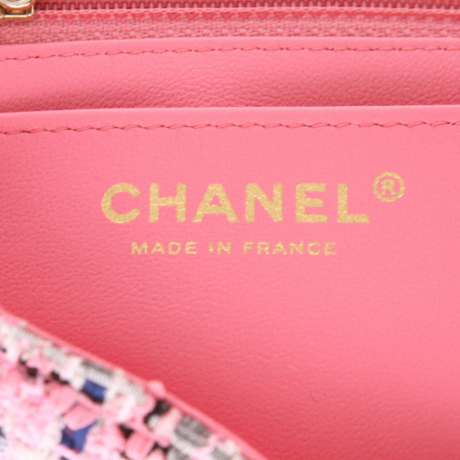 Sac bandoulière Chanel  Mini Timeless en tweed rose bleu et blanc - Detail D2