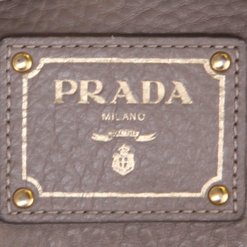 Bolso de fin de semana Prada   en cuero beige - Detail D2