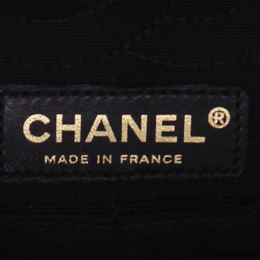 Chanel  Chanel 2.55 shoulder bag  in black satin - Detail D2