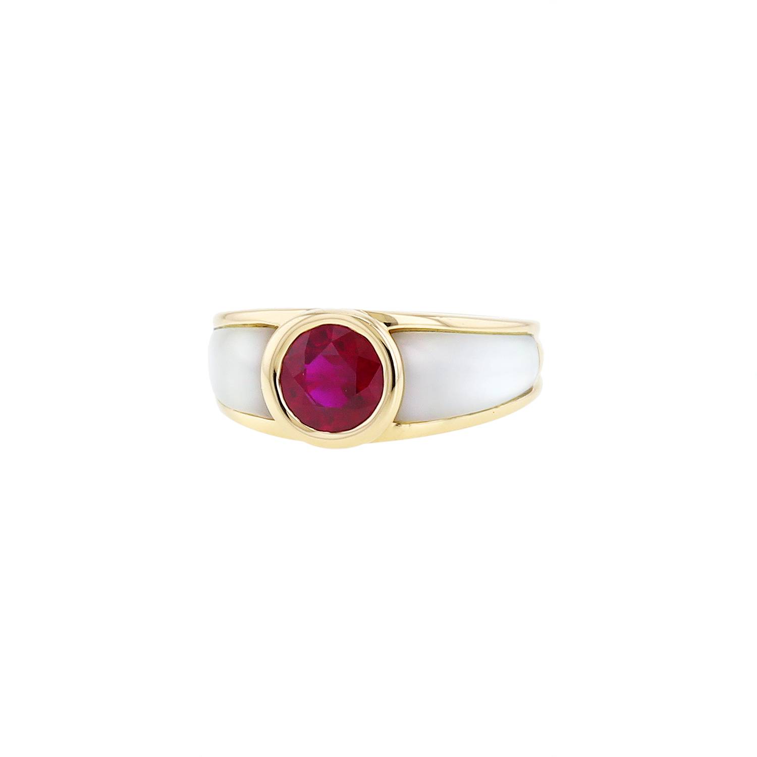 Mauboussin My First Madame ring in yellow gold, garnet and mother of pearl