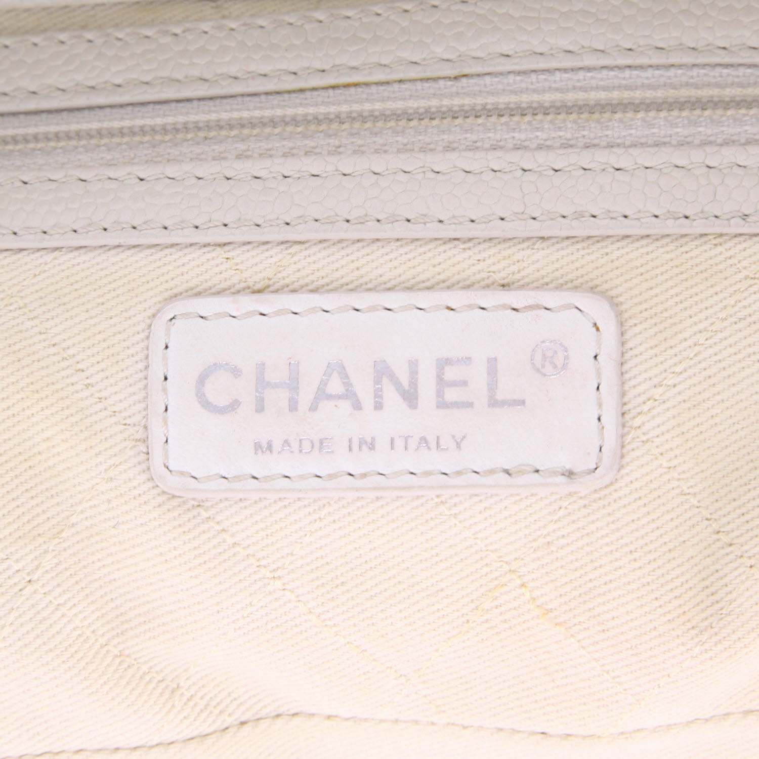 Chanel   handbag  in white leather - Detail D2