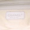 Chanel   handbag  in white leather - Detail D2 thumbnail