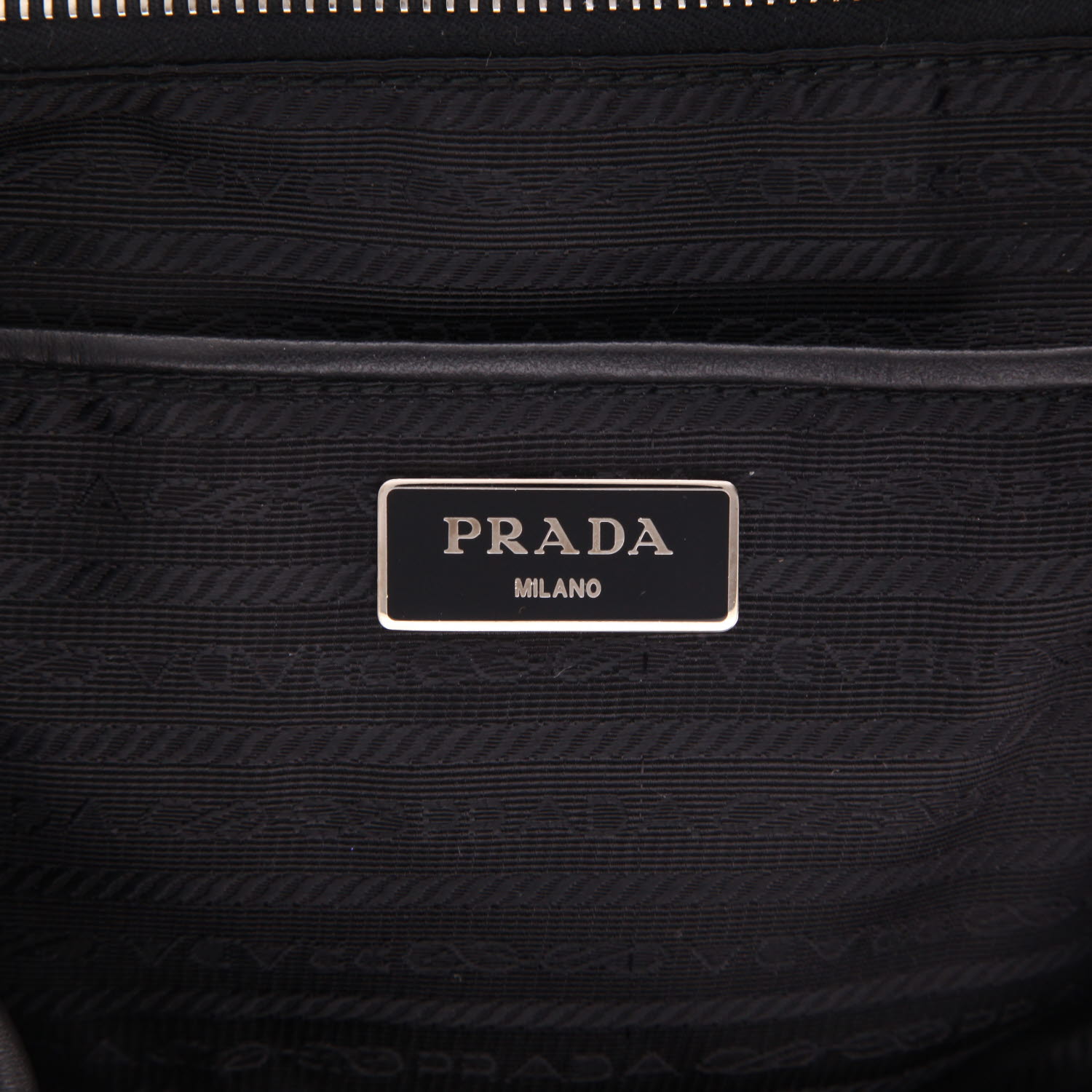 Prada   backpack  in black leather  and black furr - Detail D2