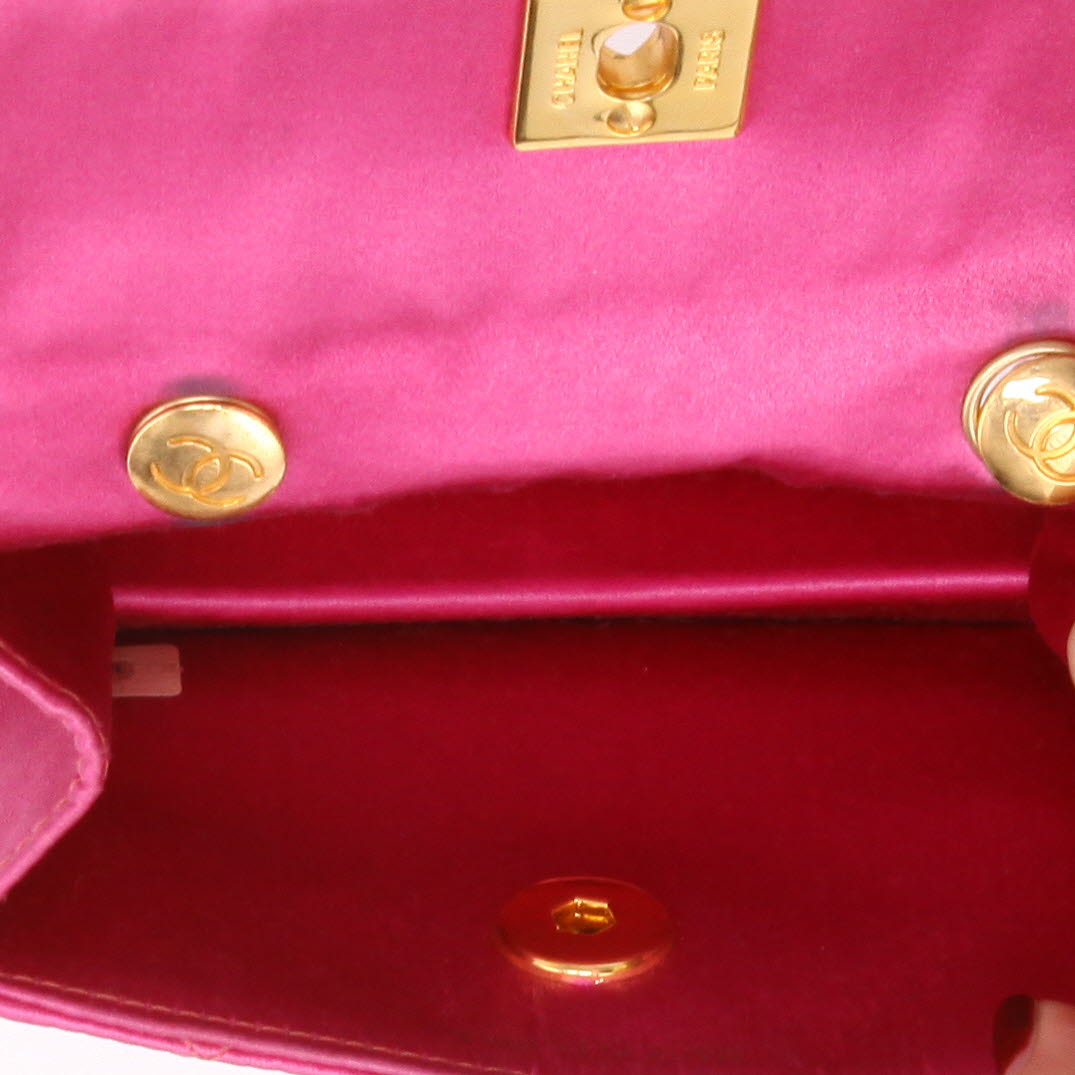Sac bandoulière Chanel   en satin rose - Detail D3