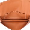 Bolsito de mano Hermès  Shadow en cuero swift color oro - Detail D3 thumbnail