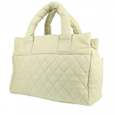 Bolso para llevar al hombro o en la mano Chanel  Coco Cocoon en cuero acolchado blanquecino
