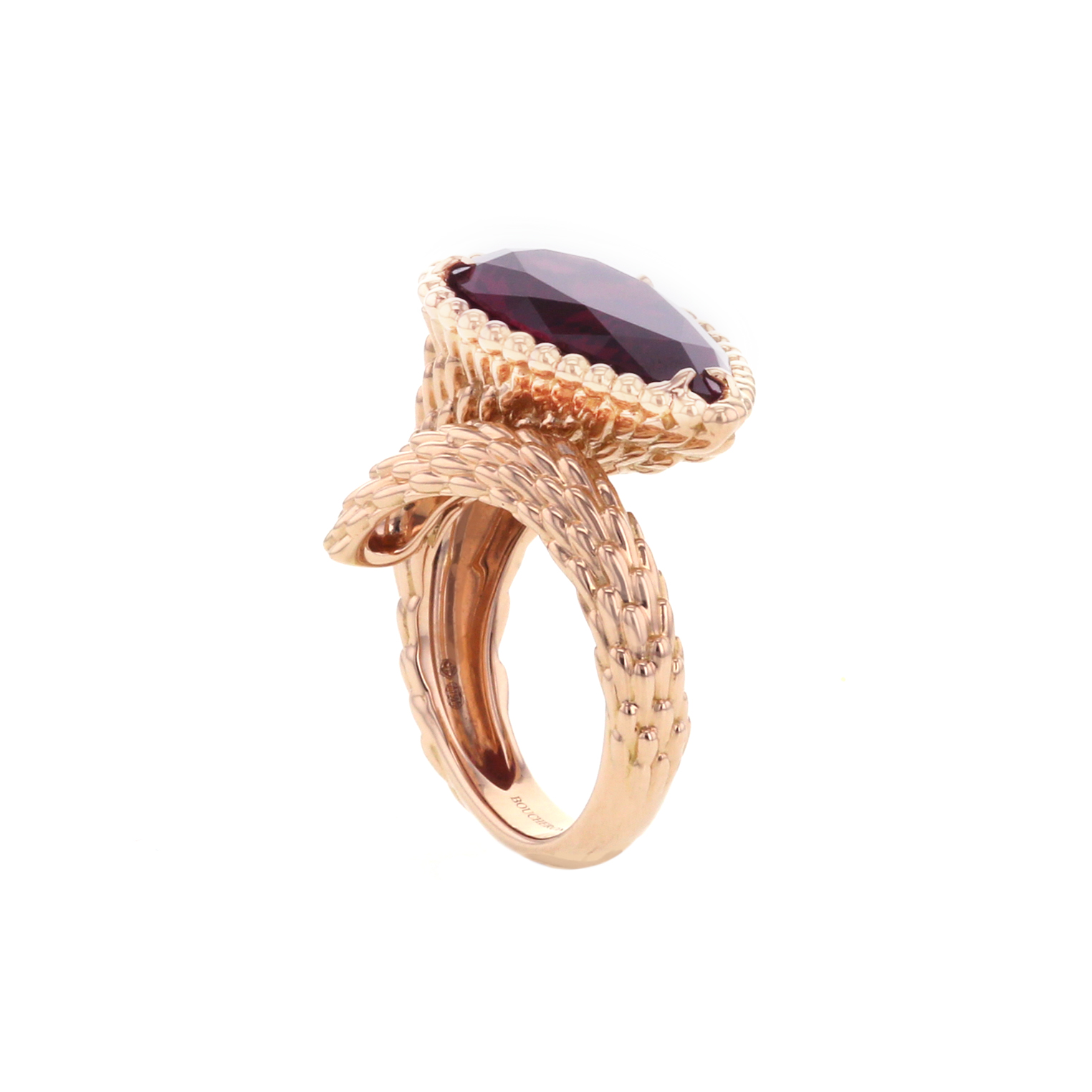 Sortija Boucheron Serpent Bohème modelo grande de oro rosa y granate - Detail D1
