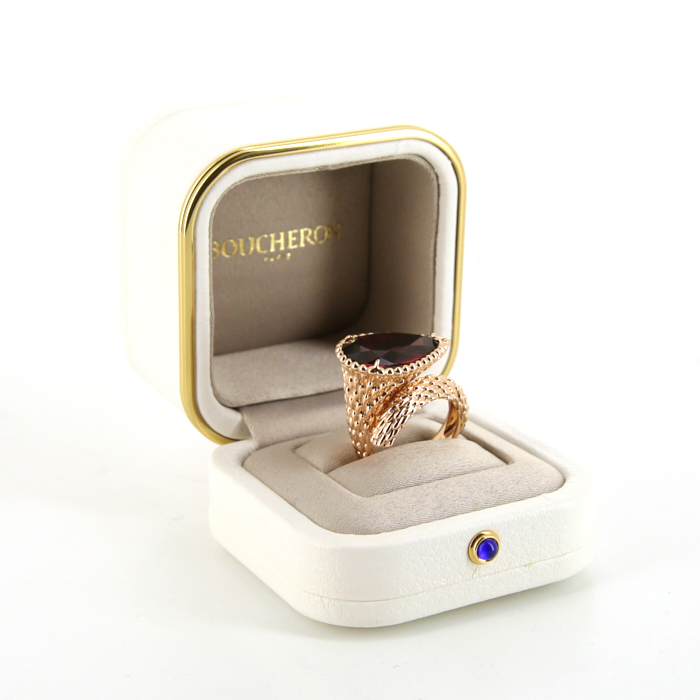 Sortija Boucheron Serpent Bohème modelo grande de oro rosa y granate - Detail D3