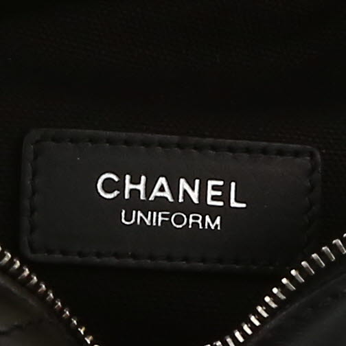 Pochette-ceinture Chanel  Pochette ceinture en cuir matelassé noir - Detail D2