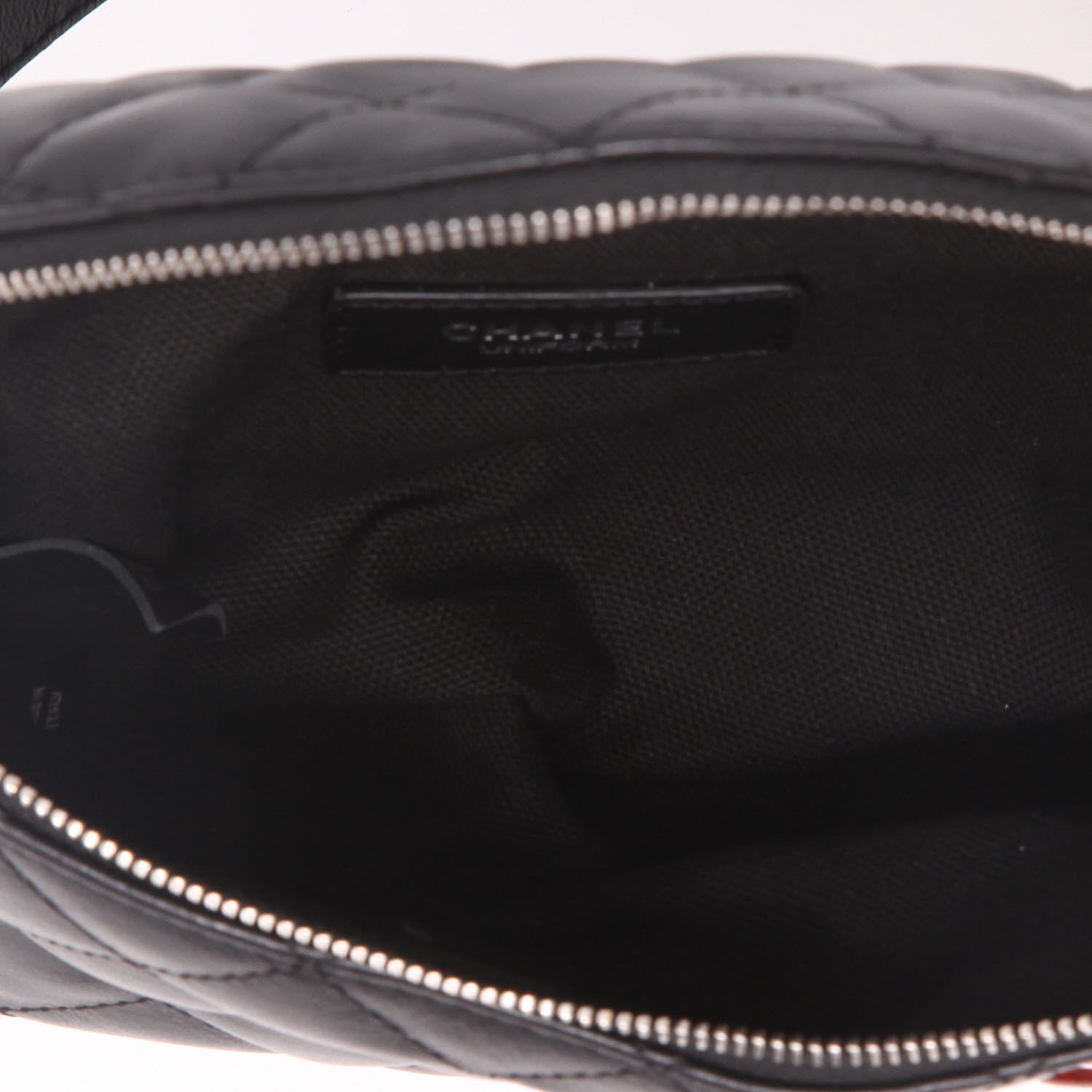 Chanel  Pochette ceinture clutch-belt  in black quilted leather - Detail D3