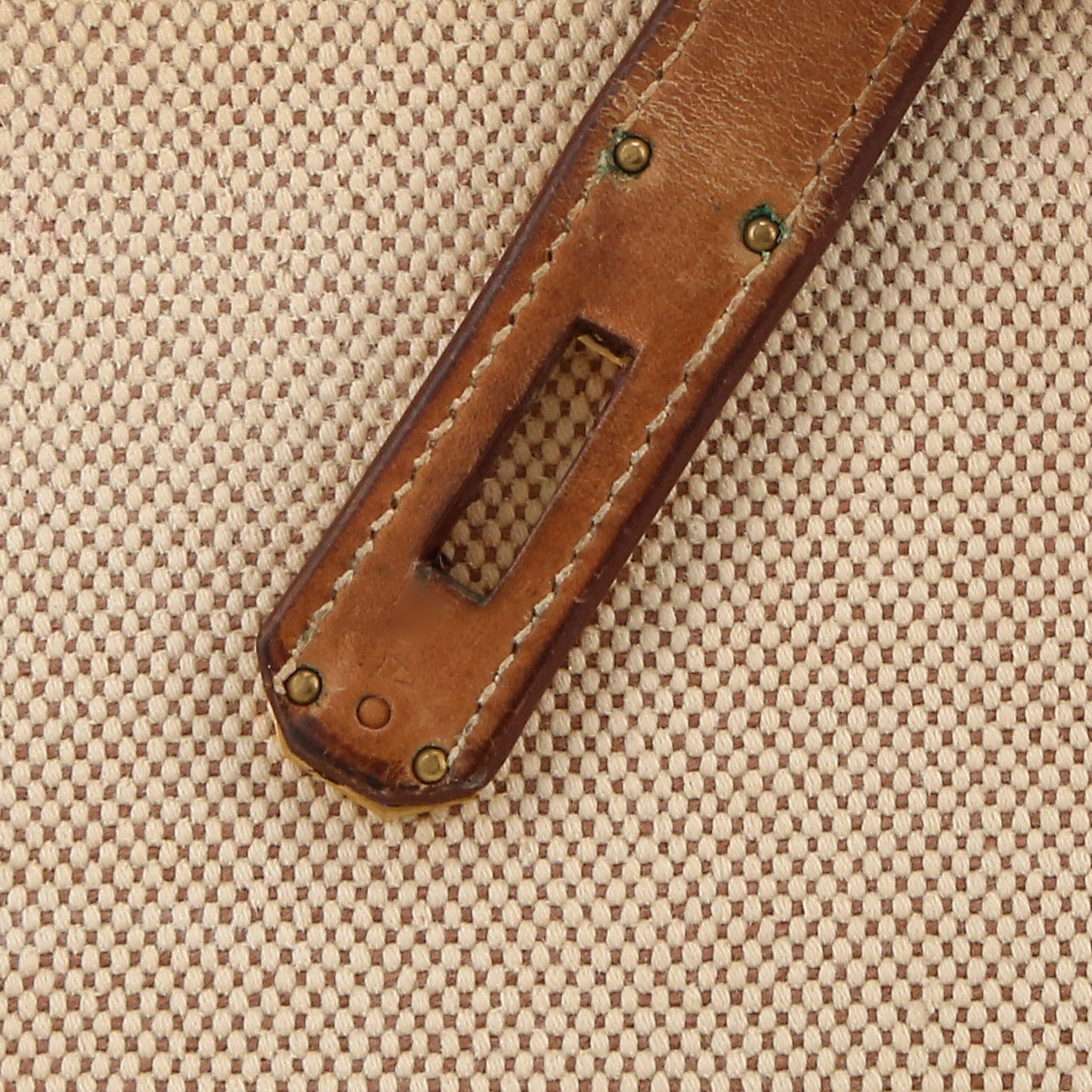 Borsa Hermès  Kelly 32 cm in tela beige e pelle gold - Detail D3