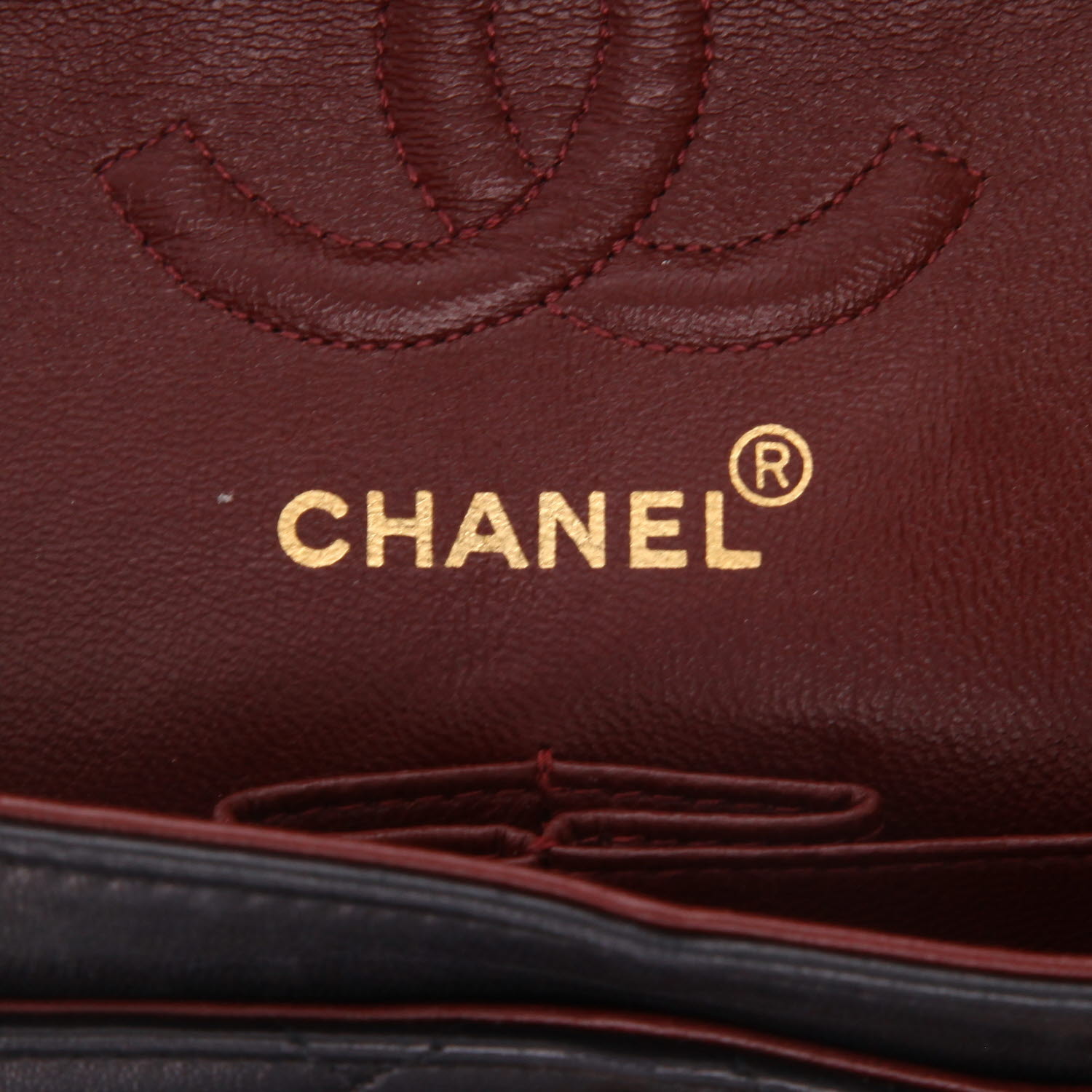 Chanel  Timeless Petit handbag  in black quilted leather - Detail D2