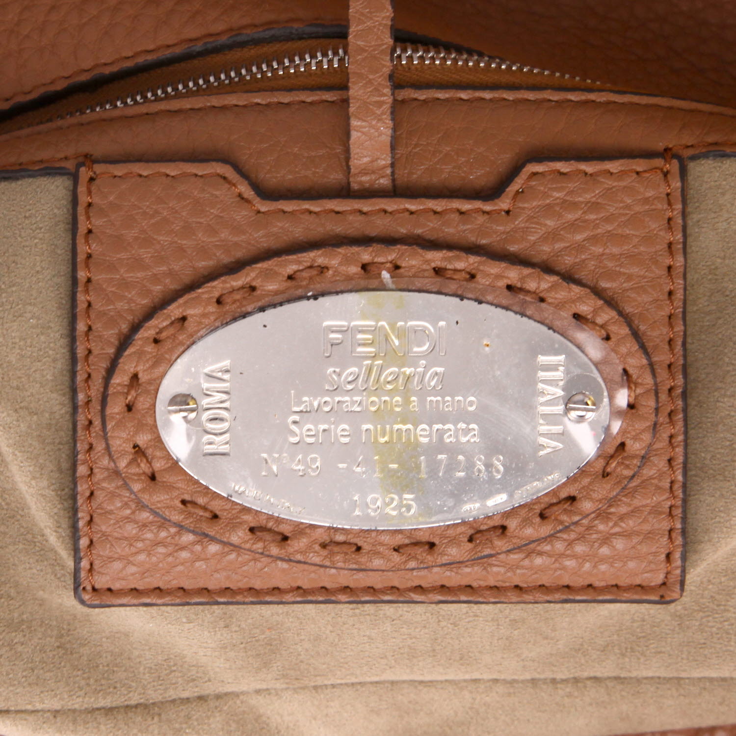 Sac à main Fendi  Baguette en cuir marron - Detail D2