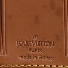 Louis Vuitton sac en toile beige et noire Louis Vuitton  Sirius 45 en lona Monogram marrón y cuero natural - Detail D2 thumbnail