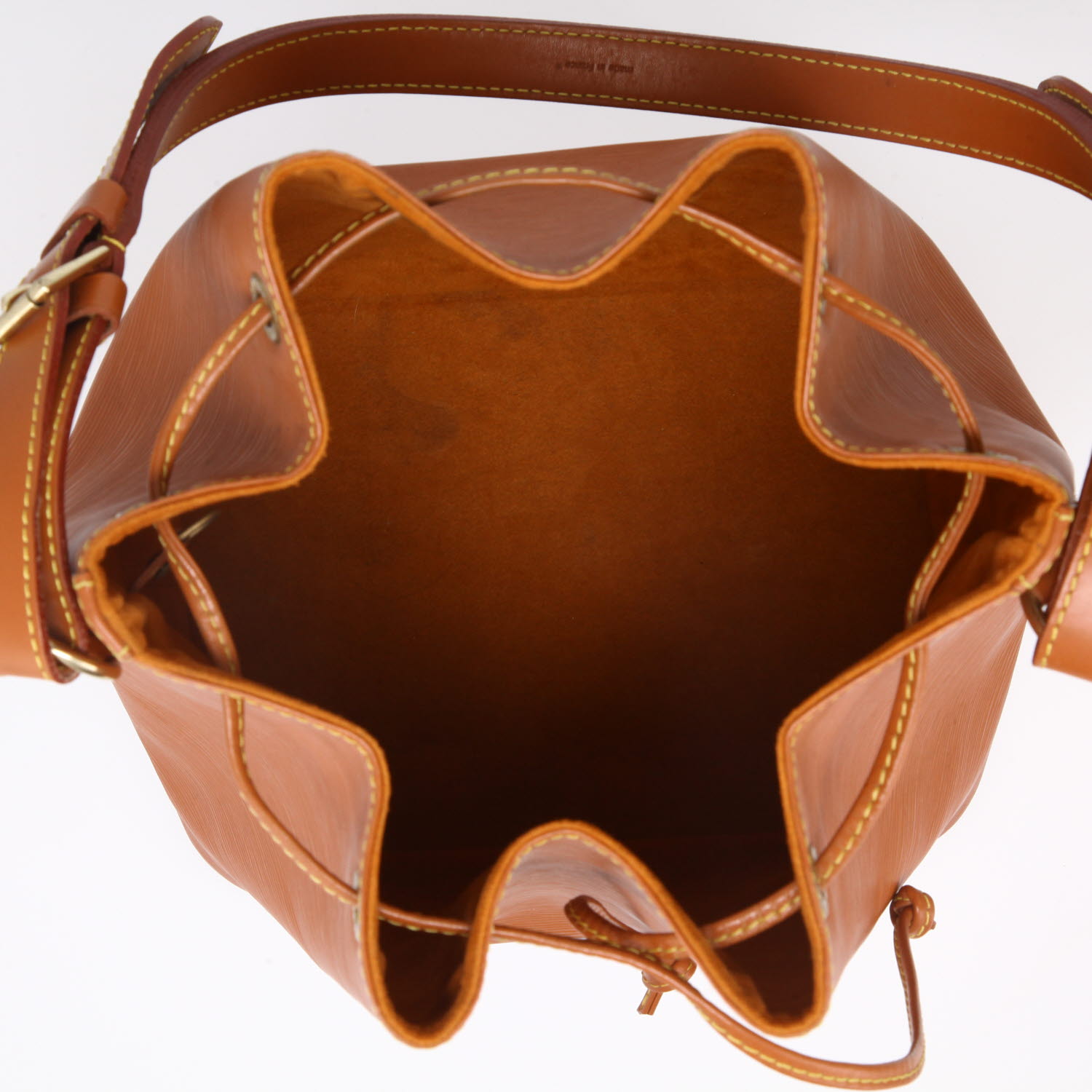 Sac cabas Louis Vuitton  Petit Noé en cuir épi marron - Detail D3