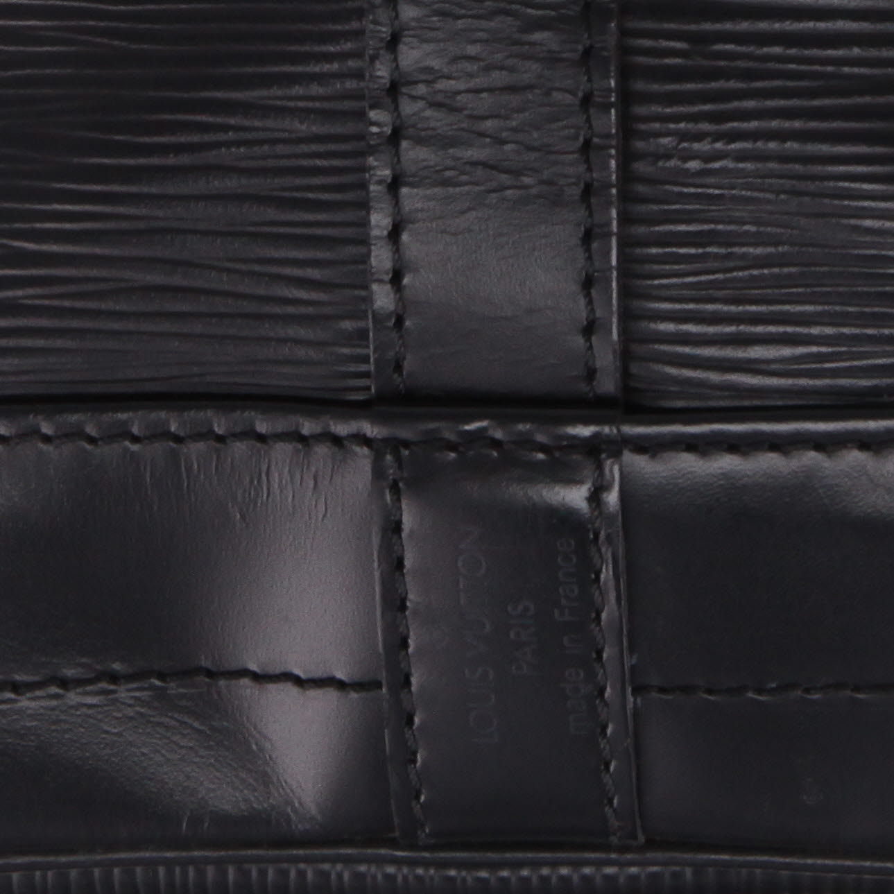 Sac cabas Louis Vuitton  Grand Noé en cuir épi noir - Detail D2