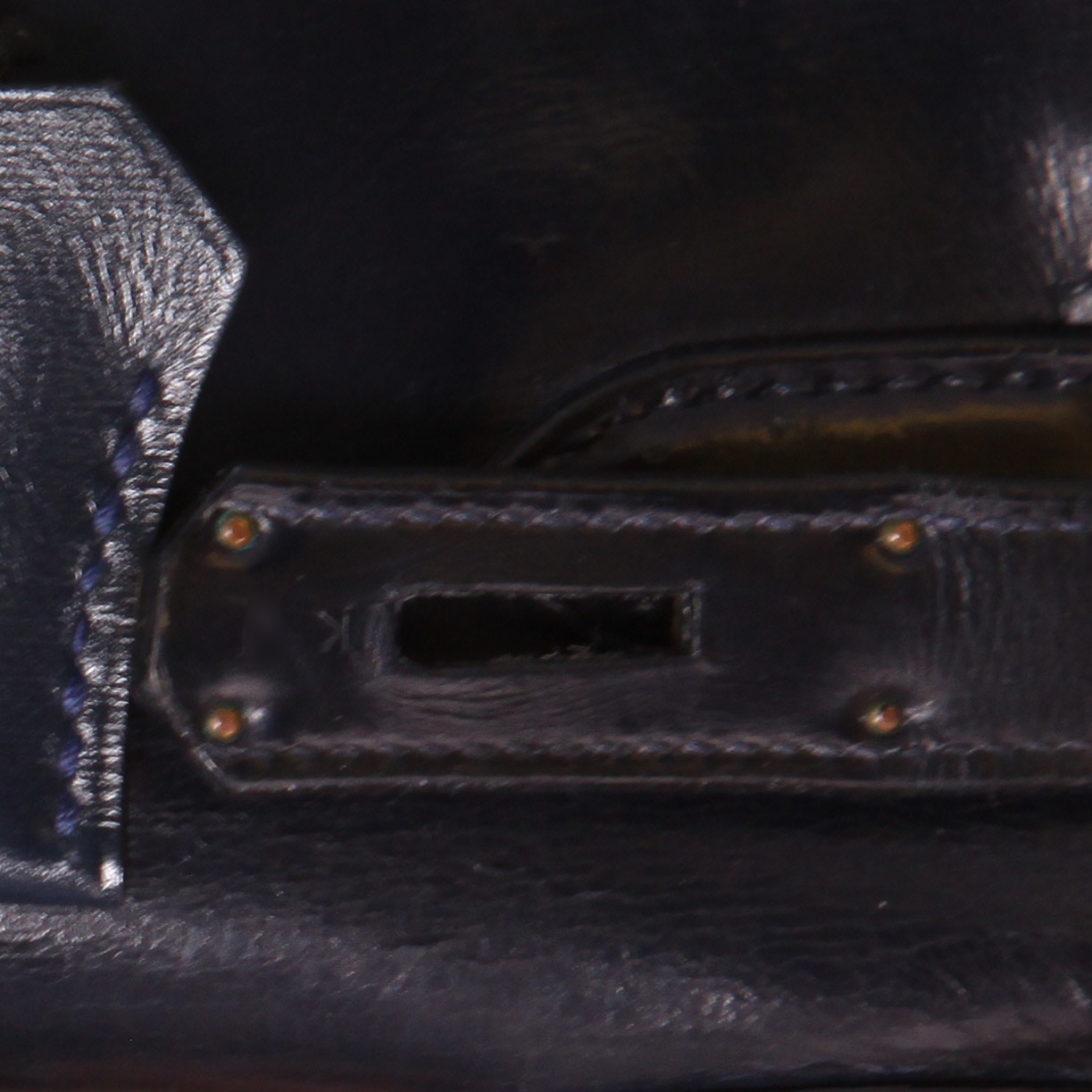 Sac à main Hermès  Kelly 28 cm en cuir box bleu-marine - Detail D4