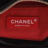 Bolso de mano Chanel  Gabrielle  modelo pequeño  en cuero acolchado negro - Detail D2 thumbnail