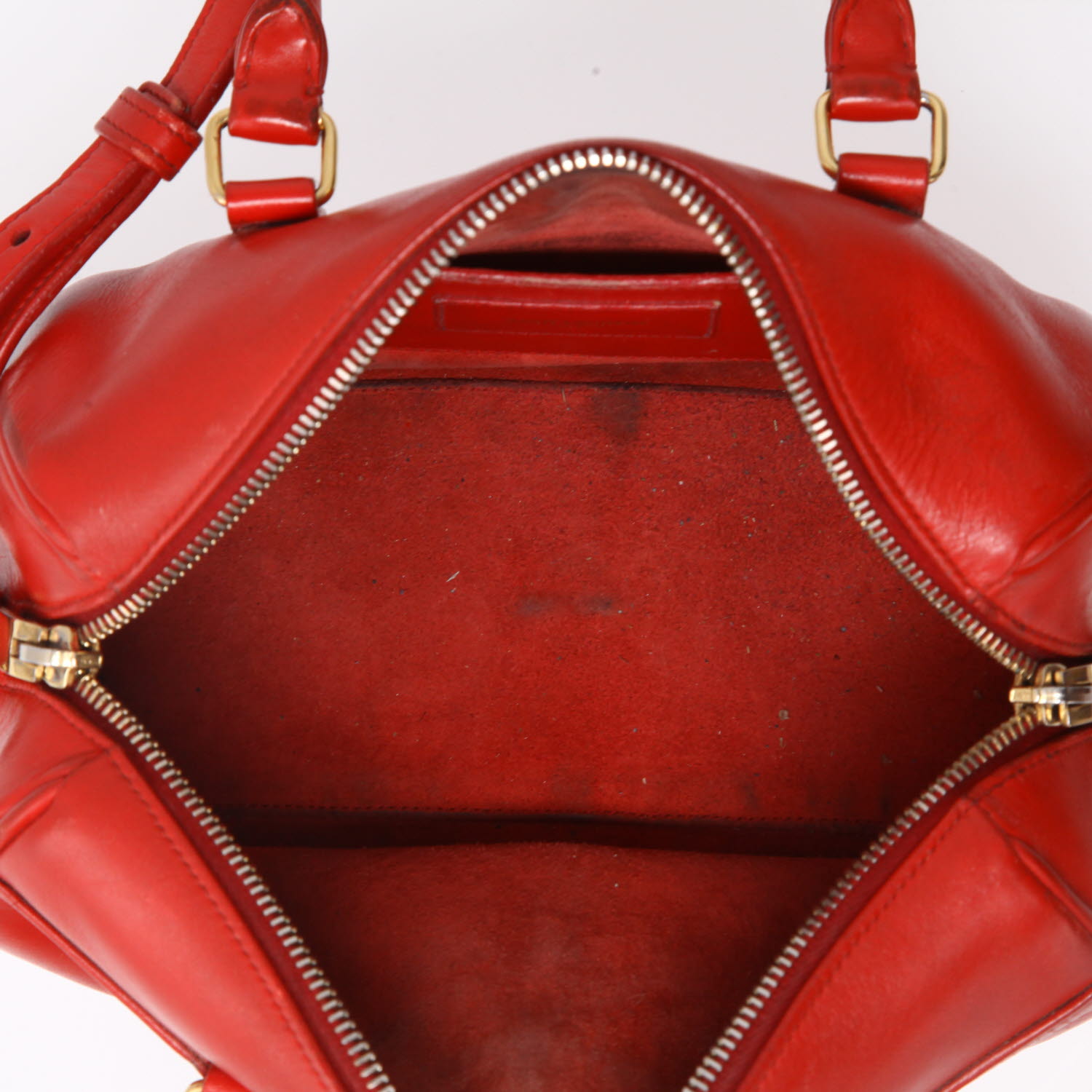 Sac à main Saint Laurent  Baby Duffle en cuir rouge - Detail D3