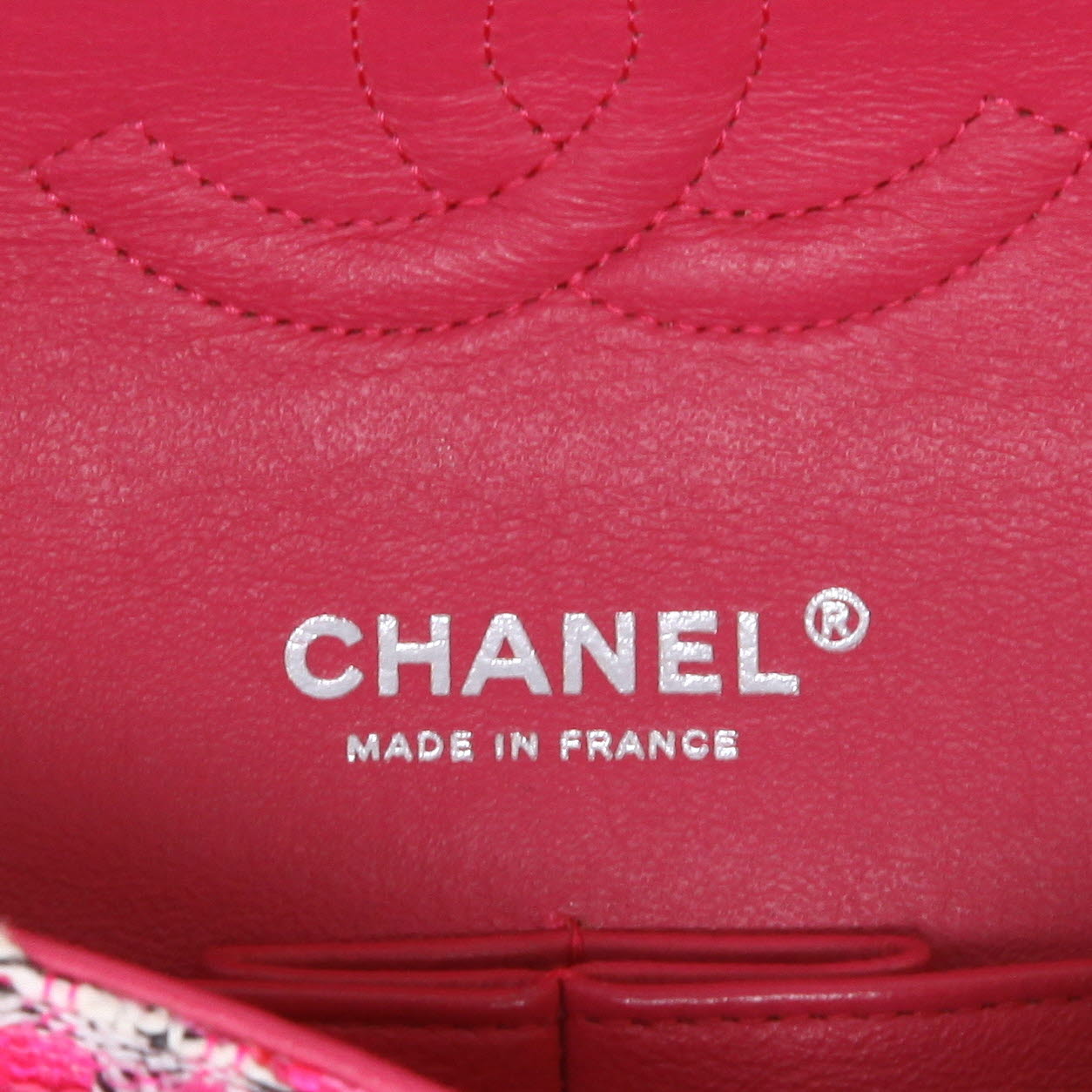 Chanel  Timeless Classic handbag  in pink tweed - Detail D2