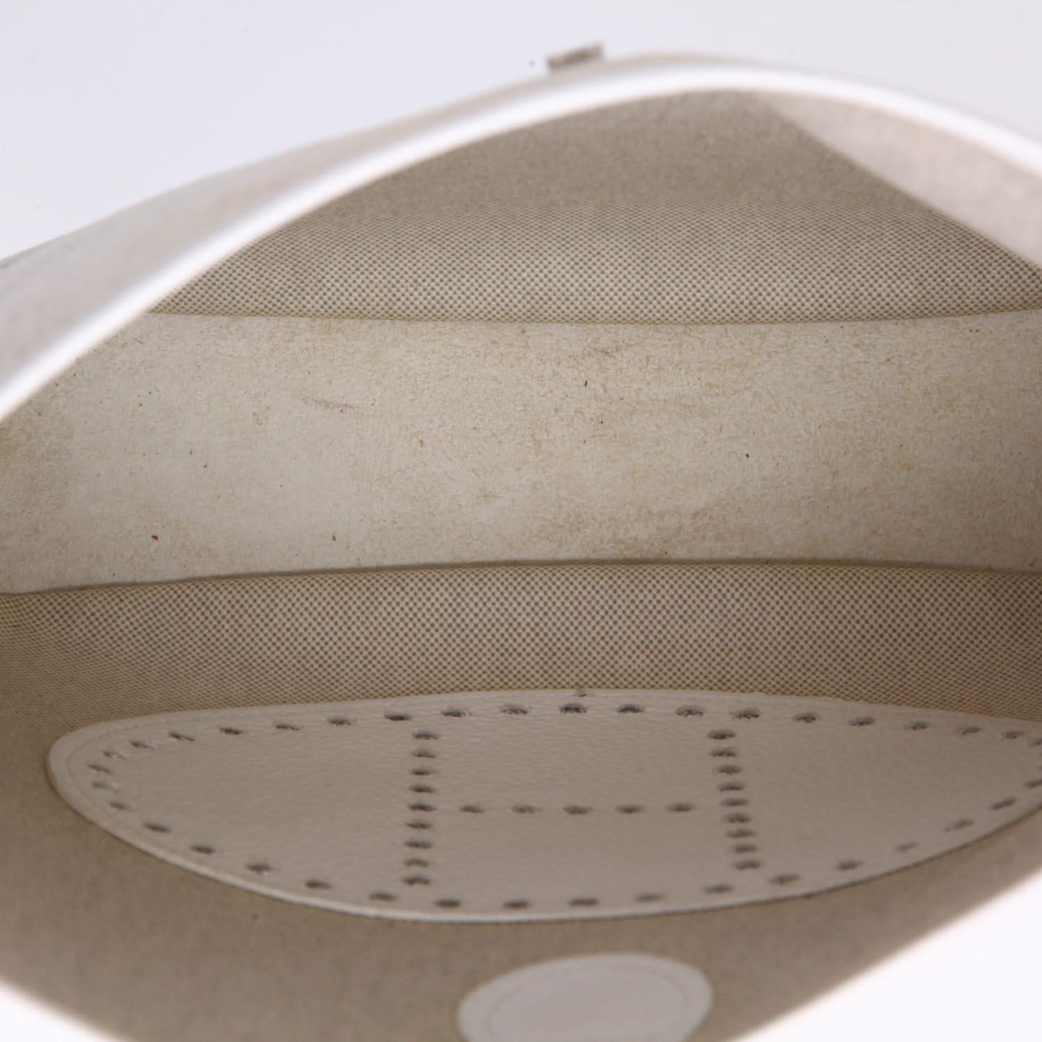 Hermès  Evelyne shoulder bag  in beige canvas  and white togo leather - Detail D3